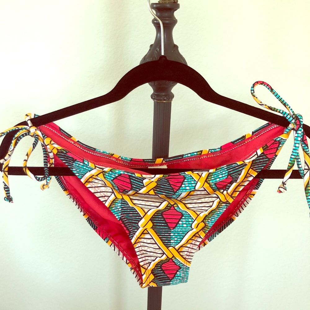 XHILIRATION Tribal Print Bikini Bottoms NWT Sz XL